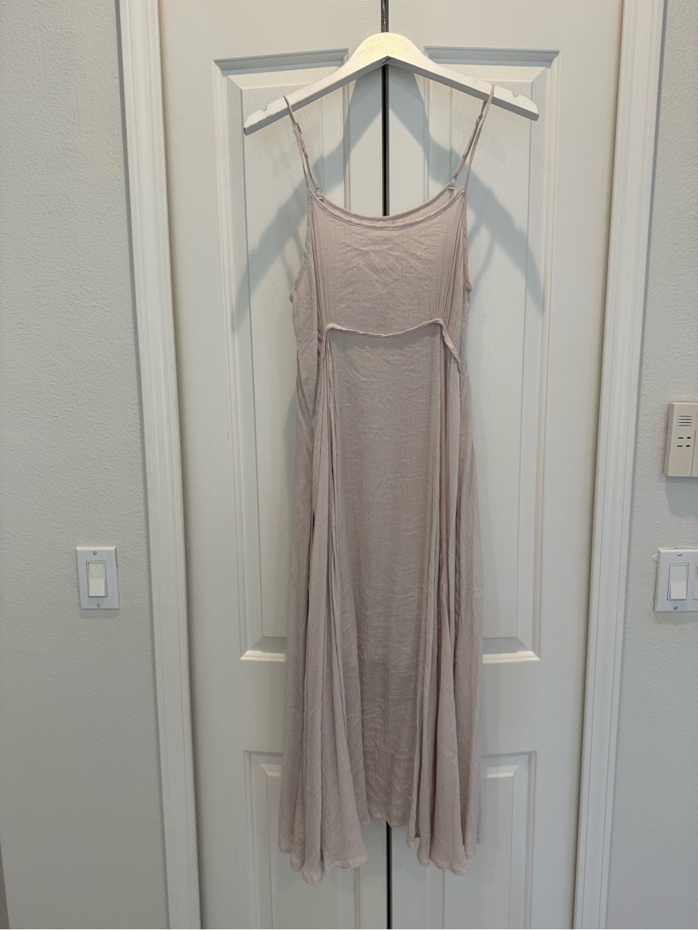 Wishlist Light Mauve/Oatmeal Spaghetti-Strap Midi Dress